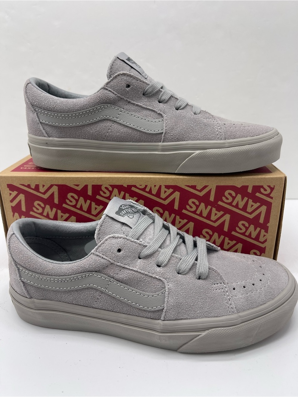 Vans Sk8-Low Mono Suede Grey
VN0009QRGRY Sneakers 
 Low-Top Suede in Light Gray
